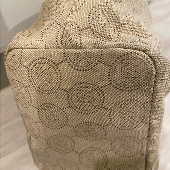 Michael Kors Large Signature Marina Tote - Picture 9 of 11